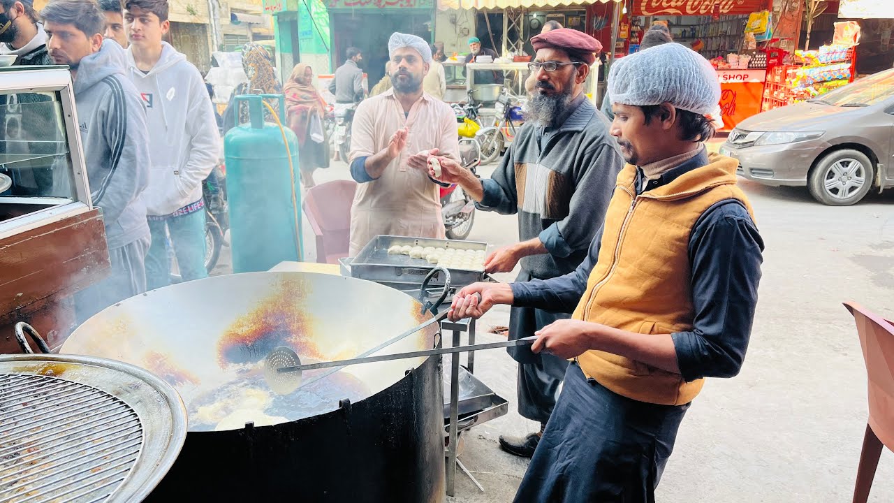 Poori And Halwa Recipe Halwa Puri Recipe Breakfast Street Food Pakistan Food Street