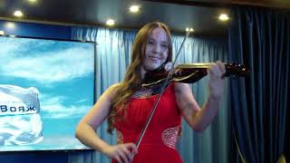 Анна Гурьянова ( скрипка ).