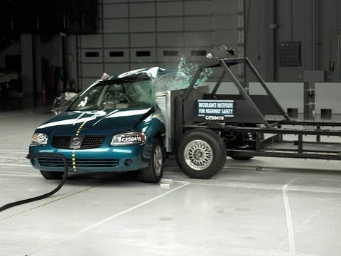 Iihs crash nissan sentra #8