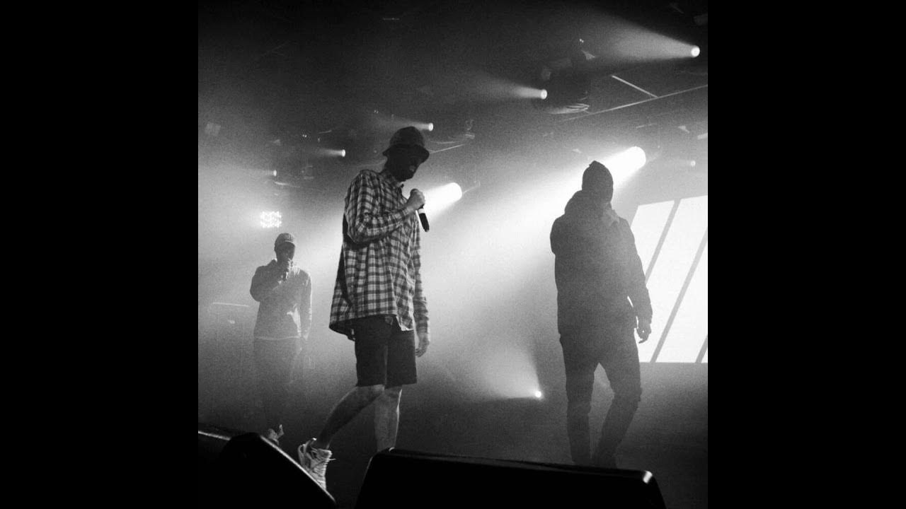 Уннв без даты. Уннв ваза. Уннв пока тлеет текст. Уннв фото. Уннв тлеет remix.