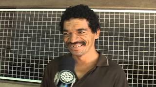 André Almenara reencontra o desenrugador de pele no centro de Maringá.