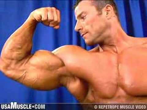 2006 NPC Junior Nationals Men's Backstage Posing 3...