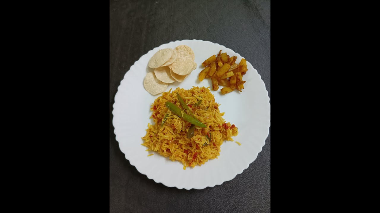 Thakkali Sadam / Tomato Rice making in Kadai Variety Rice Madhu
