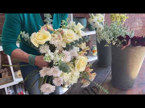 Video: How To Make Voluminous Flowers