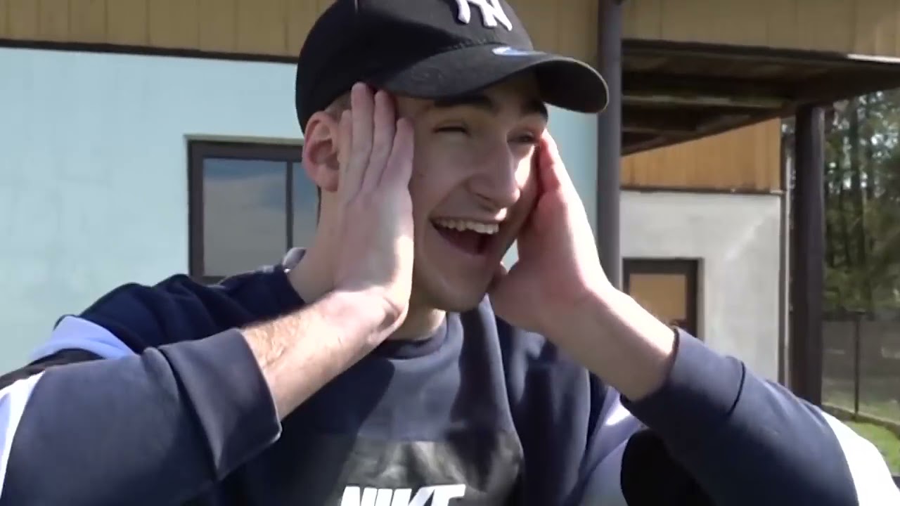 STWORZYLIŚMY SHREKA  wylaliśmy na niego wiadro farby *usunięty film*