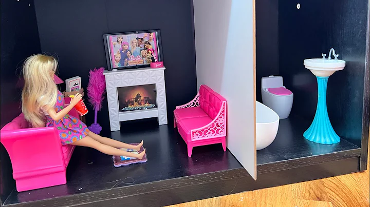 DECORANDO LA *NUEVA* MANSION DE BARBIE HACIÉNDOLE UNA MANSIÓN A BARBIE CON UN ESTANTE DE LIBROS 📕