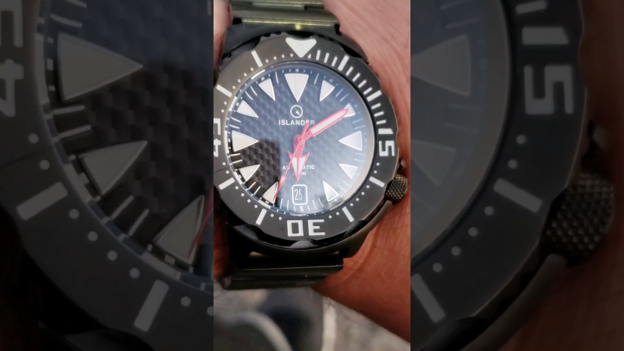 DLC Case and Bracelet Carbon Fiber Dial red hand set 