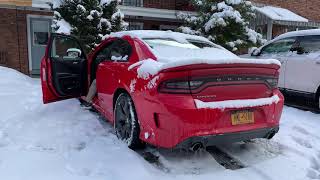 Dodge Charger R/T cold start!! Exhaust sound (volume up!!)