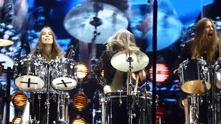 HAIM, "Right Now" clip, live at Alexandra Palace, London