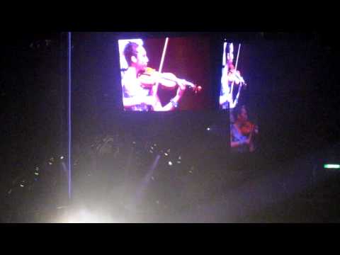 05/03/2010 張惠妹阿密特演唱會 - 小提琴手演奏Canon in D