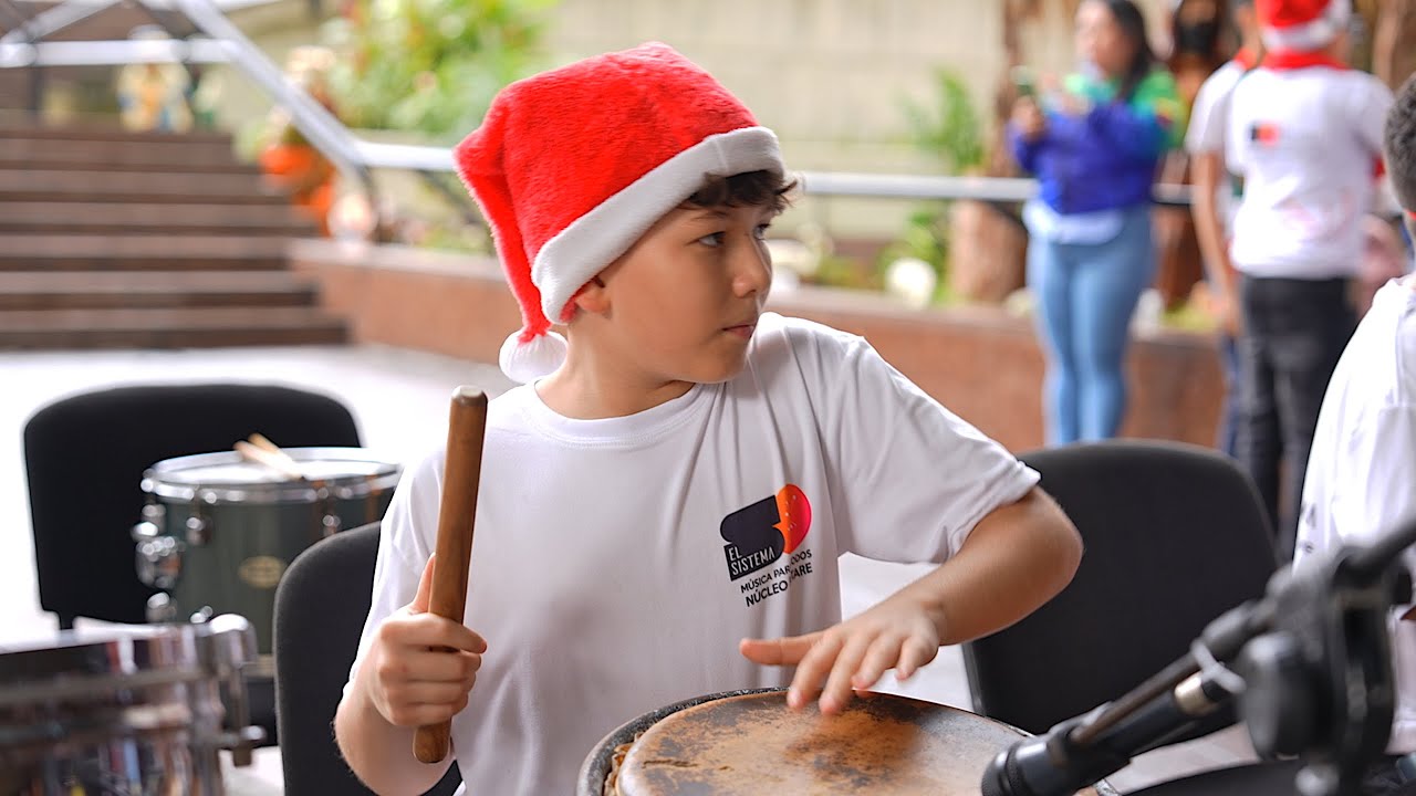 10DIC25 Ministerio de Energía Eléctrica celebra tarde musical y recreativa con Parranda Navideña