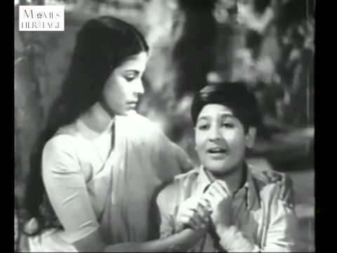 Chalo Chale Maa Sapano Ke Ganv Me   Asha Bhosle   Jagriti 1954