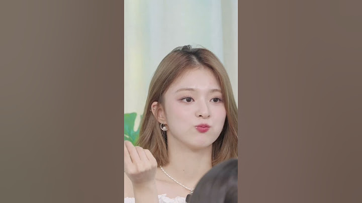 카메라와 눈 마주친 나경🐥