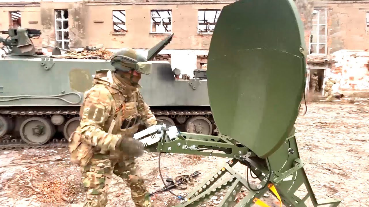 Установка станции спутниковой связи Р-448 армии России - YouTube