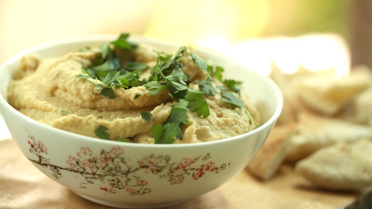 How to Make Homemade Hummus || KIN EATS 