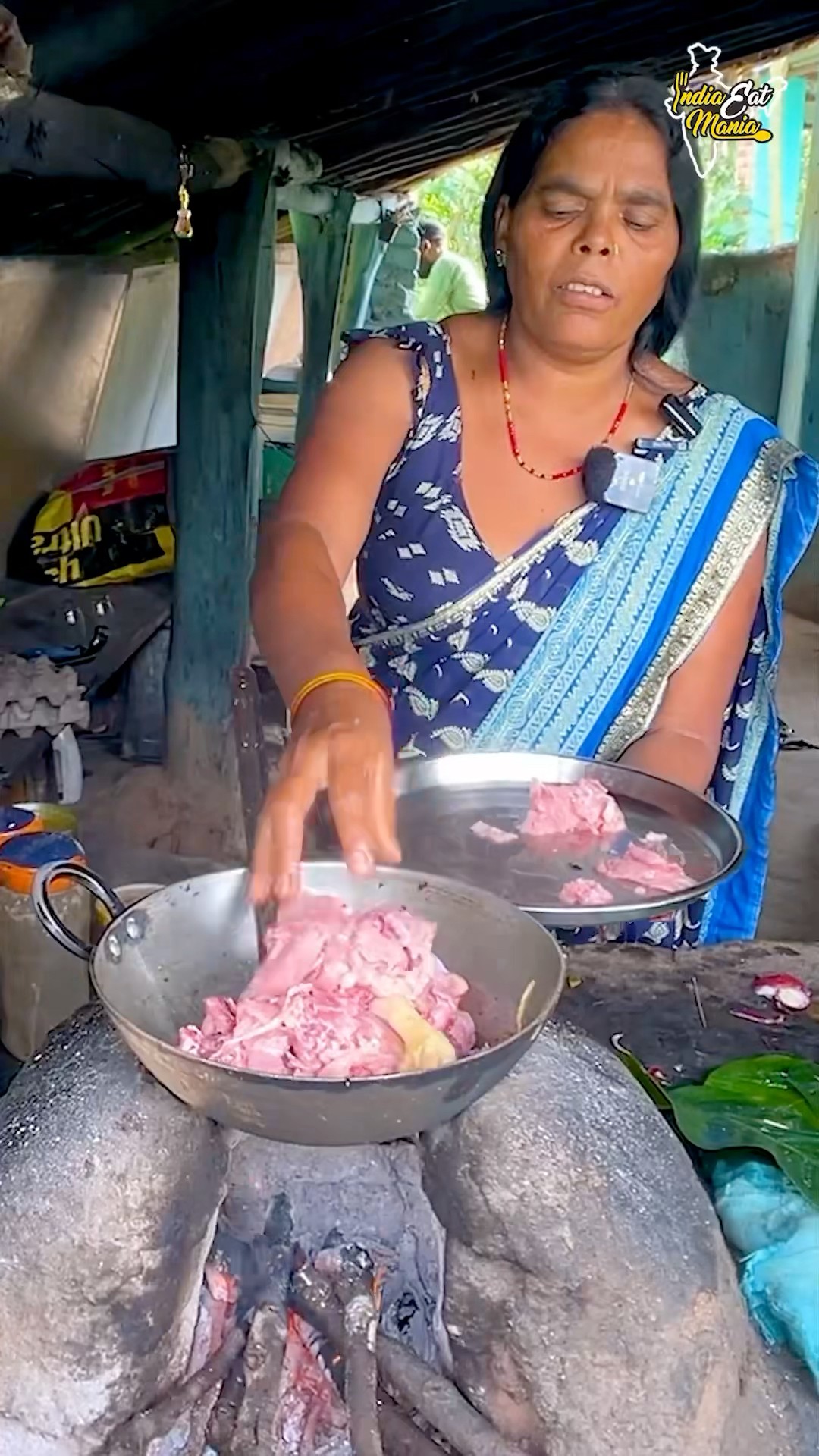 Adivasi Aunty Ki Chulhe Wala Jharkhandi Desi Chicken Thali Making Rs. 120/- Only #jharkhand #shorts