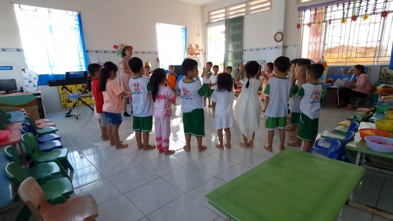 Hoạt động âm nhạc chủ đề thực vật/ Múa bài hát màu hoa