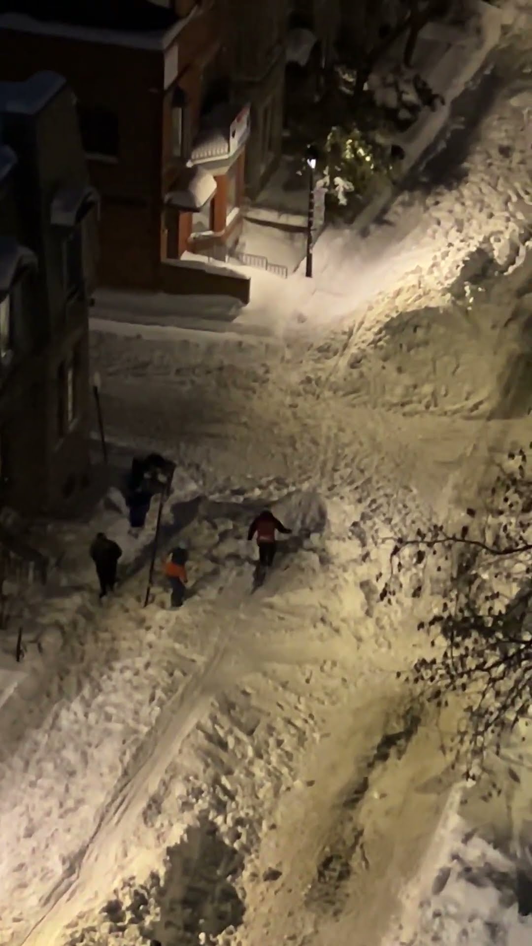 People Skiing on City Street After a Snowstorm || ViralHog