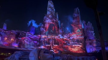 Star Wars Galaxy’s Edge ‘Shadows of Memory A Skywalker Saga’ Projection Show at Disneyland