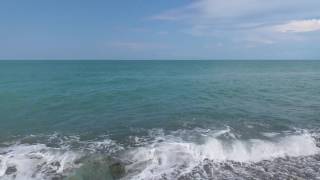 Расслабляющее море. Волны,ветер,камни, звук прибоя. Видео для медитации.