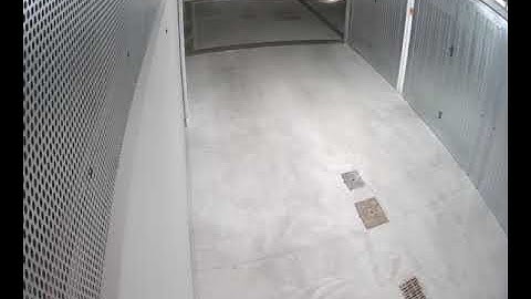 @LADRI perlustrazione ladro nelle autorimesse nuova casa