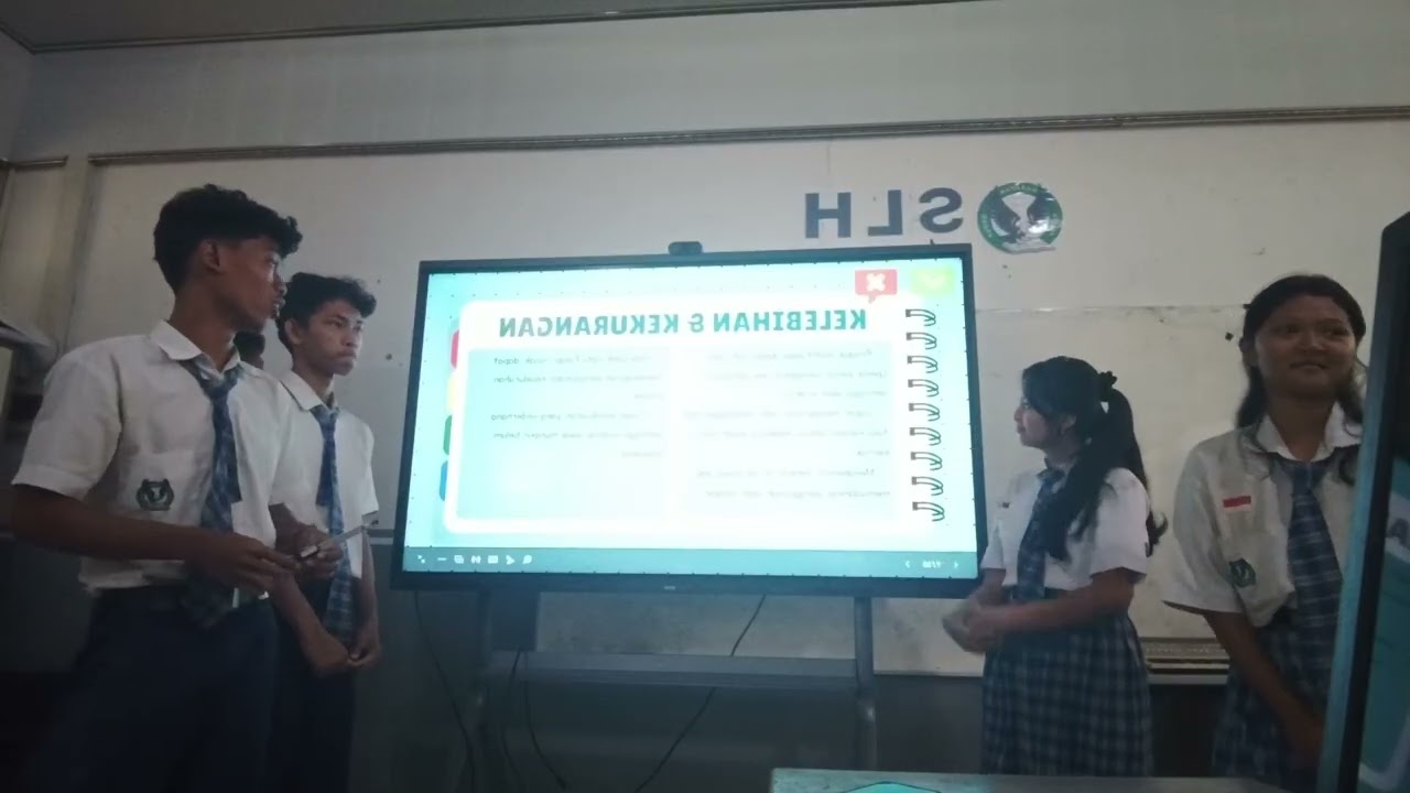 PRESENTASI SUMATIF PKWU | Q3 | kelas 12 | kelompok 1
