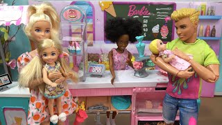 Barbie and Ken in Barbie Dream House with Barbie’s Baby Story: Barbie Sister Chelsea Having YES Day