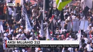 Massa Aksi Mujahid 212 Bentangkan Bendera Tauhid