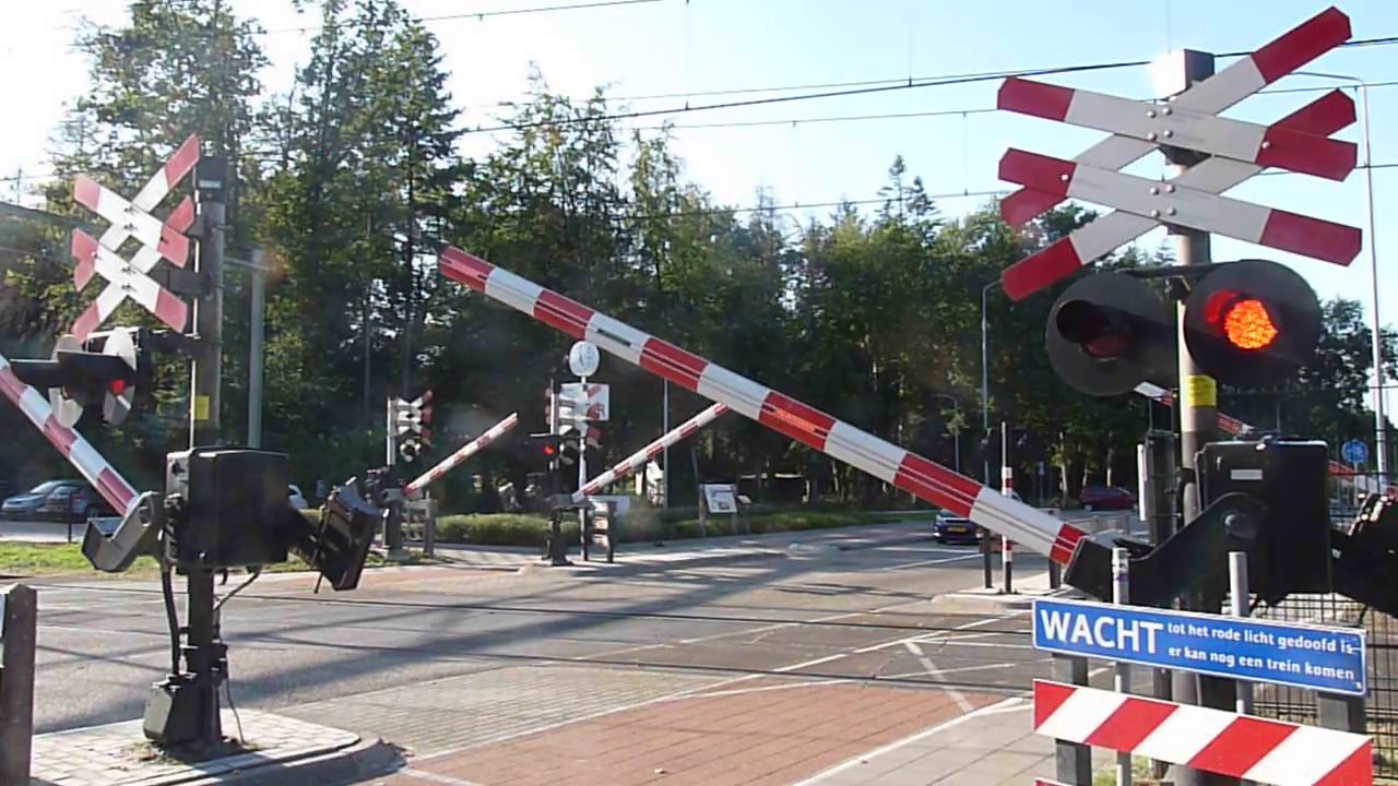 Spoorwegovergang Wezep // Dutch Railroad Crossing
