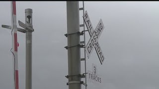 Man dies after being hit by train in Salem
