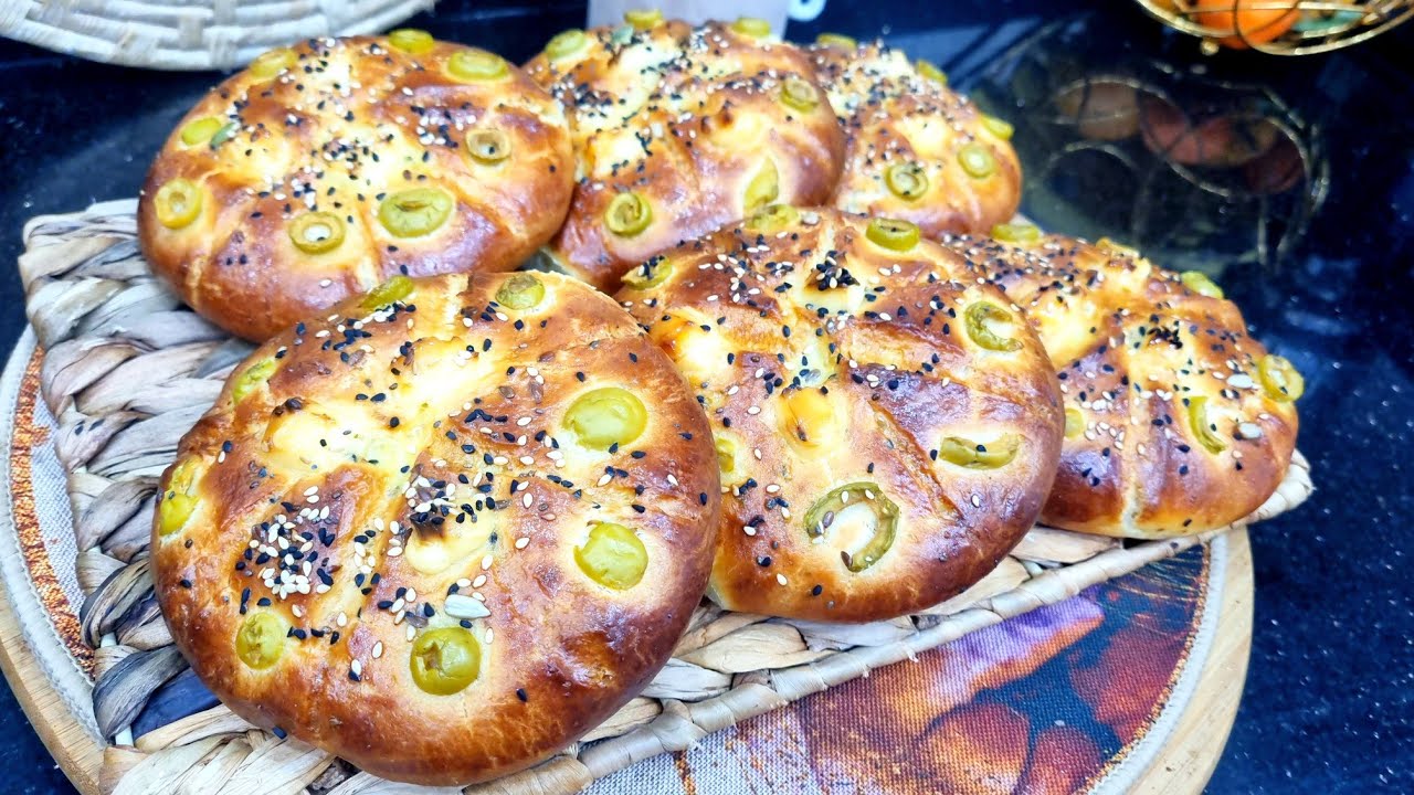 مطبخ ام وليد / هاذ الخبز رايحة ديري بيه حالا في رمضان ان شاء اللّٰه ، خفيف و البنة يميييي 😋👍.