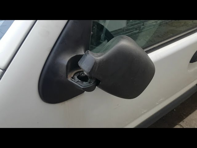 Cuánto cuesta reparar un retrovisor si te lo rompe otro coche a la