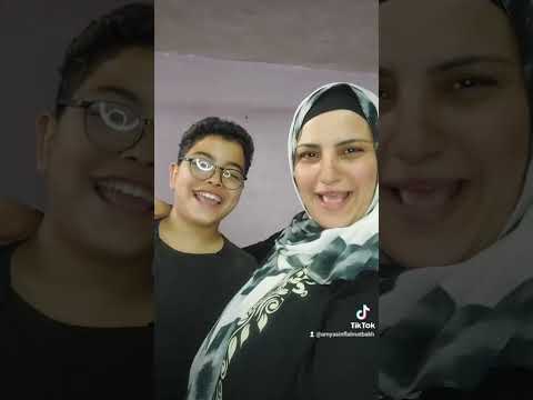 بيقول لي هاتي بوسه اديله ولا ايه