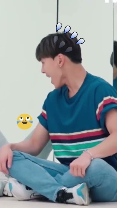 Monsta X Trying So hard to reach kihyun’s highnote 😂