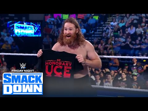 Roman Reigns gifts Sami Zayn his own Bloodline shirt on SmackDown | WWE on FOX
