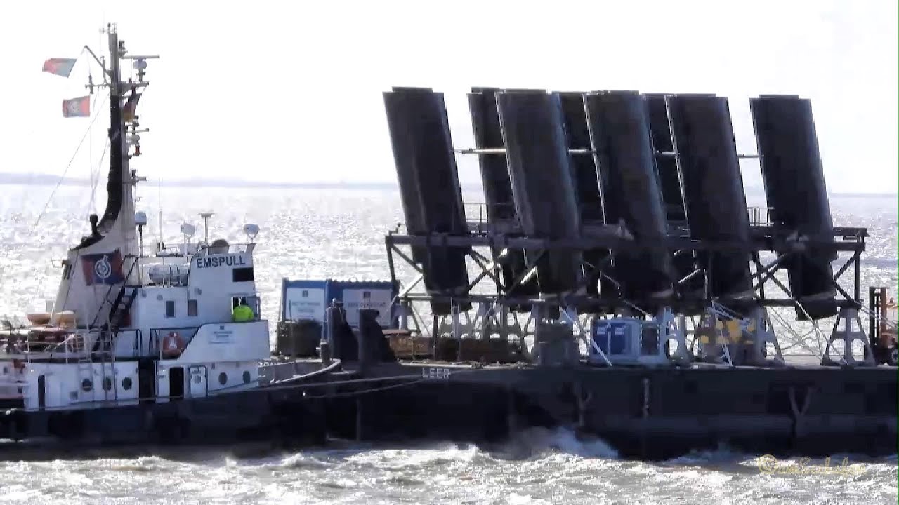 Schlepper EMS PULL & GRUNO III & Kreuzfahrtschiff-Schornsteine  Emden tug & DISNEY WISH funnels