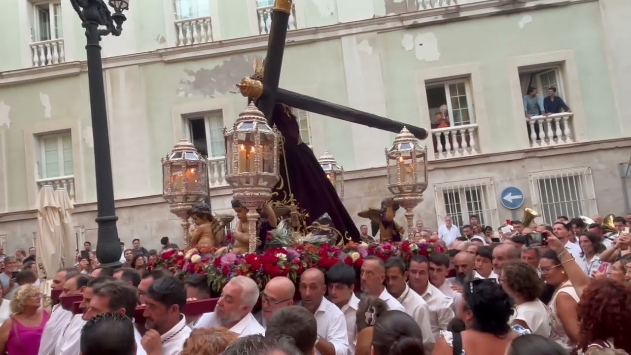 EL NAZARENO REGRESA DE SU PEREGRINACIÓN CADIZ 2025, CAMERATA AGRUP. POLILLAS, CALLE SAN JUAN DE DIOS