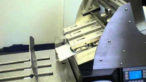 Friction feeder - Vacuumatic TCF - Counting the Tyvek Envelope holder into batches of 20