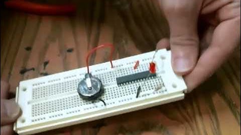 AVR atmega8 Flashing LED