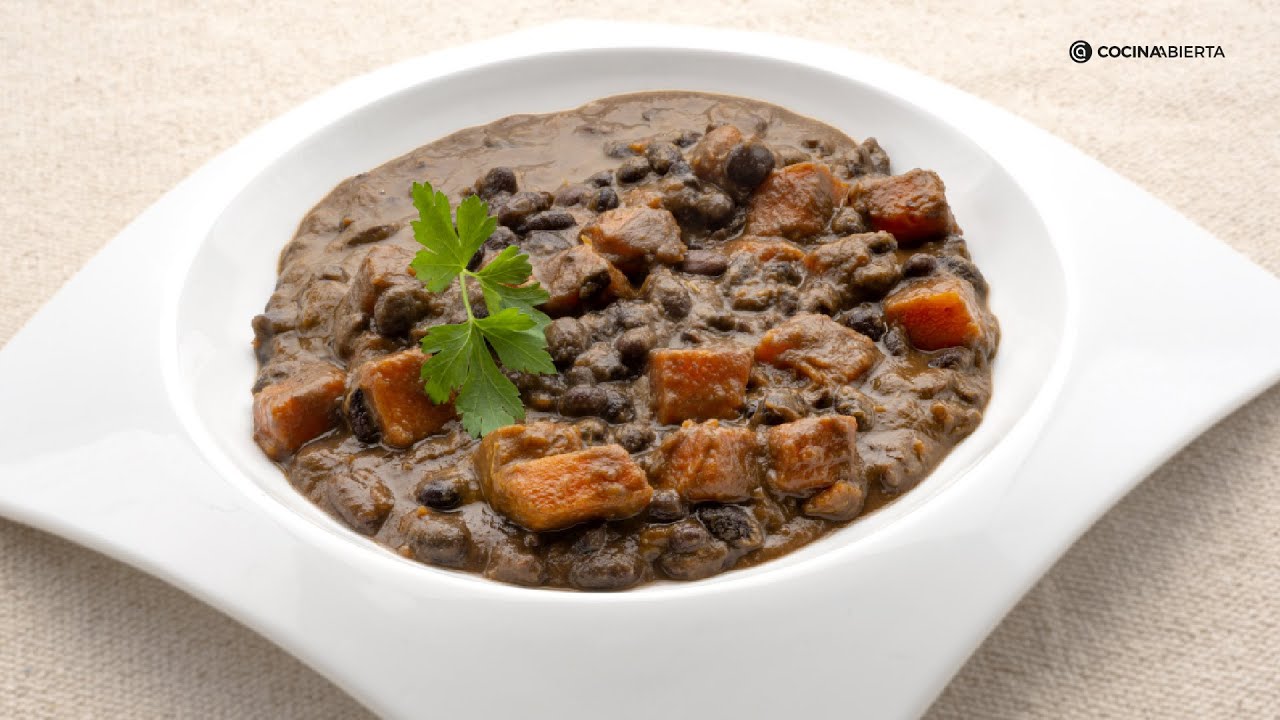 Potaje de alubias negras con calabaza: una receta tradicional de Karlos Arguiñano
