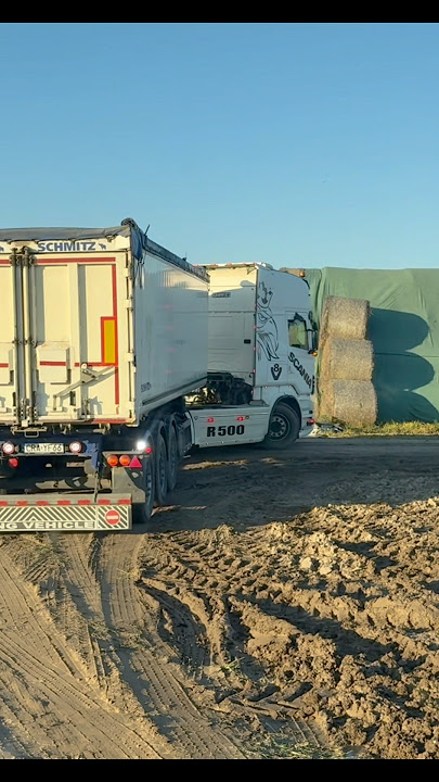 This is how a professional reverses to the right mirror with decent equipment 😂