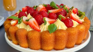 картинка: Слишком просто и слишком хорошо: перевернутый пирог с заварным кремом и фруктами на бисквите Мадлен