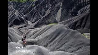 Marendeng marampa ( Lirik   Terjemahan Bahasa Indonesia)