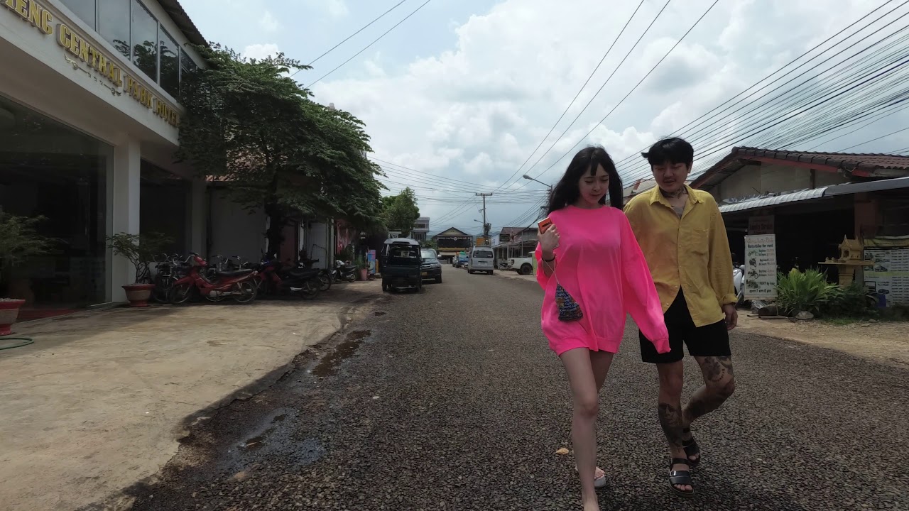 ວັງວຽງ - Walking in Vang Vieng, Laos