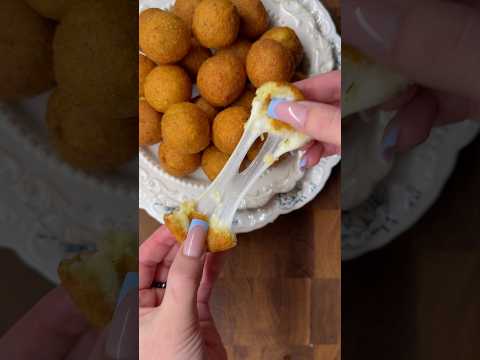 Картофельно-сырные шарики😌Хрустящие снаружи, с тянущимся сыром внутри. #рекомендации #рек #рецепты