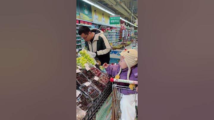 熊孩子进超市想拿啥就拿啥，爸爸选来选去，最后还得兜宝帮你选！#baby#funny#cutebaby