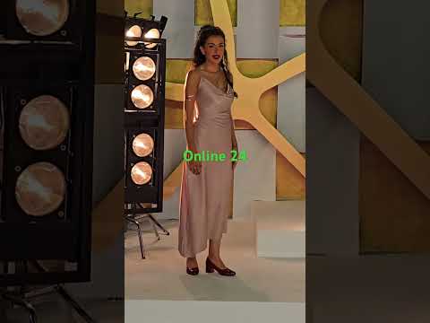 من غير بهرجة في اللبس خطفت الأنظار والكل بيسأل مين دي