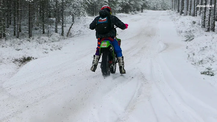 Kawasaki KX500 2-Stroke Incredible Winter Braaps (Raw)