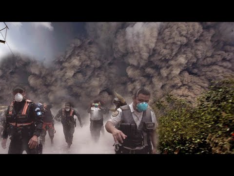 Apocalypse! The strongest eruption of Semeru. People left their homes. Indonesia