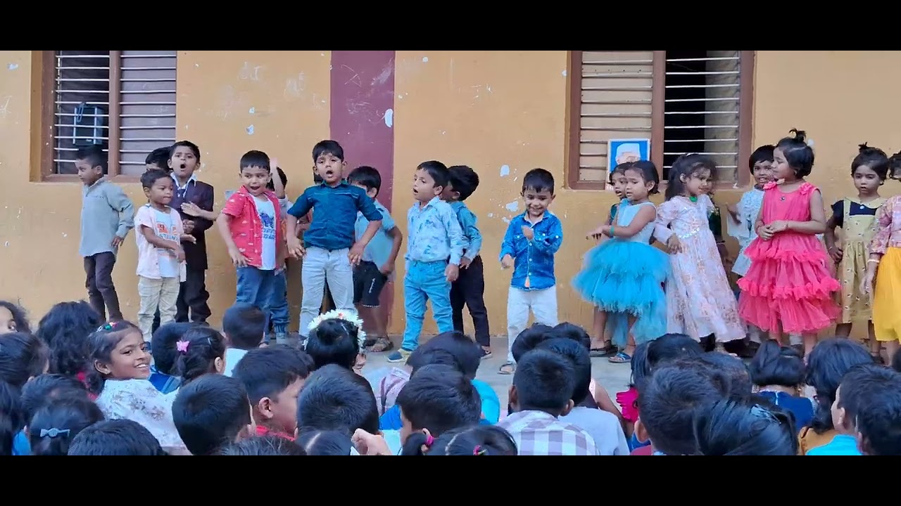 disco deewane Dance by class lkg - YouTube